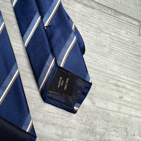 Banana Republic Navy w/ Tan, White & Blue Stripe Skinny Tie - Picture 4 of 5